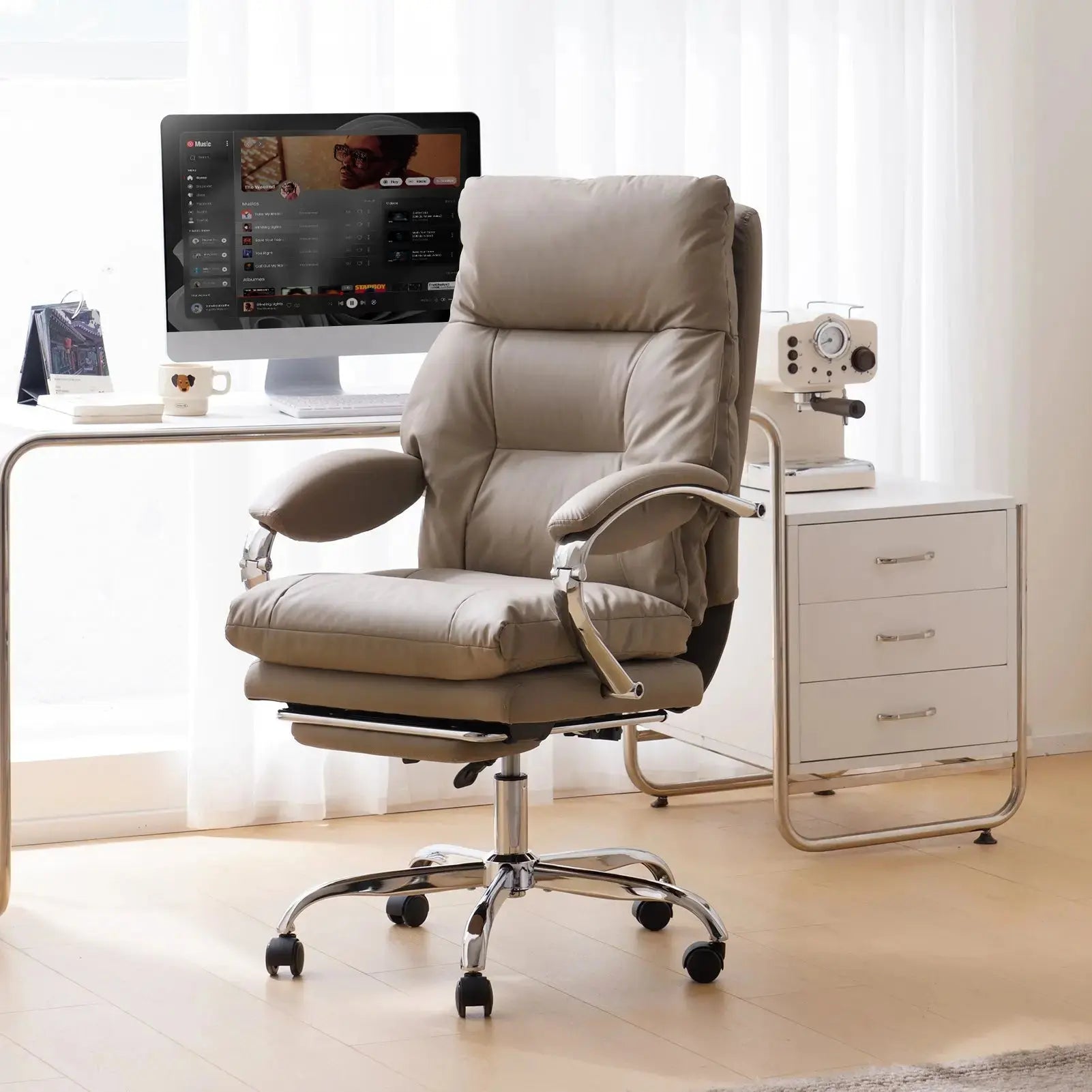 EMIAH C570 Office Chair with Footrest, Comfortable Desk Chair with Crossed Legs and Armrests EMIAH