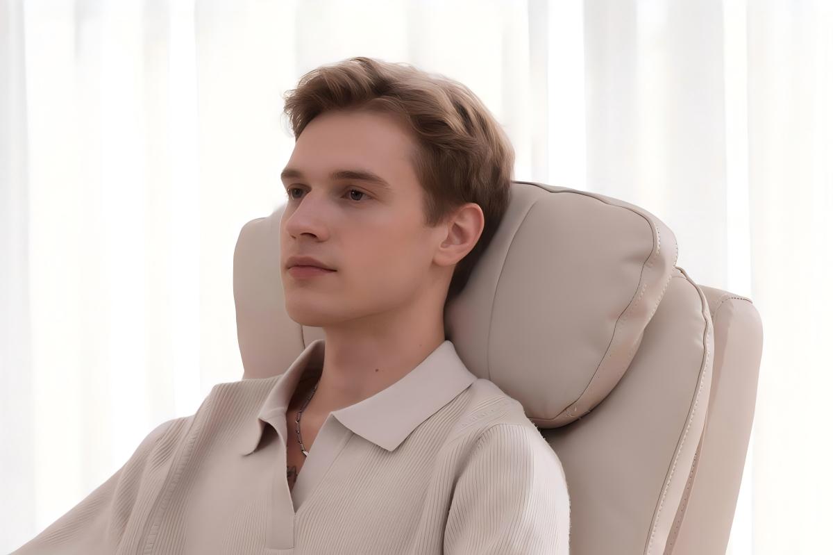 Neck support for taller users